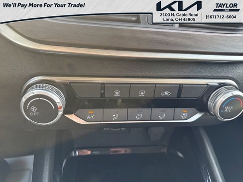 Used 2024 Nissan Altima 2.5 SV image 17