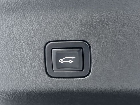 Used 2023 Chevrolet Tahoe LT image 9