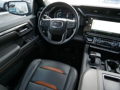 Used 2022 GMC Sierra 1500 AT4 w/ AT4 Preferred Package AWD/4WD image 9