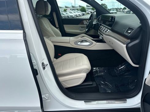New 2026 Mercedes-Benz GLS 580 4MATIC image 14