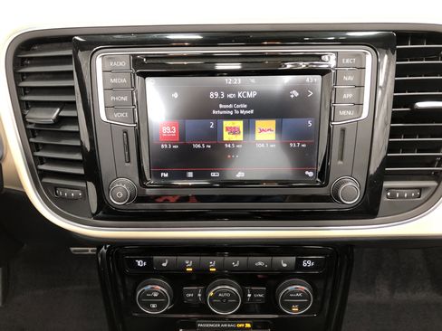 Used 2019 Volkswagen Beetle 2.0T Final Edition SEL image 21