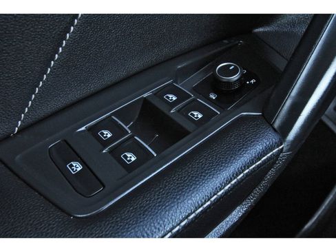 Used 2022 Volkswagen Tiguan SE image 22