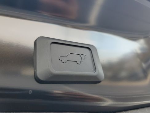 Used 2025 Toyota RAV4 XLE image 10