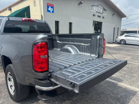 Used 2022 Chevrolet Colorado W/T w/ WT Convenience Package RWD image 4