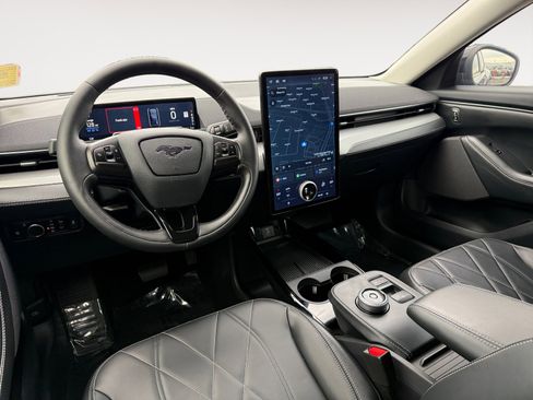 Used 2023 Ford Mustang Mach-E Select image 15