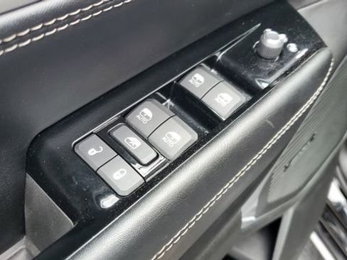 Used 2023 Jeep Wagoneer L 4WD w/ Premium Group I image 13