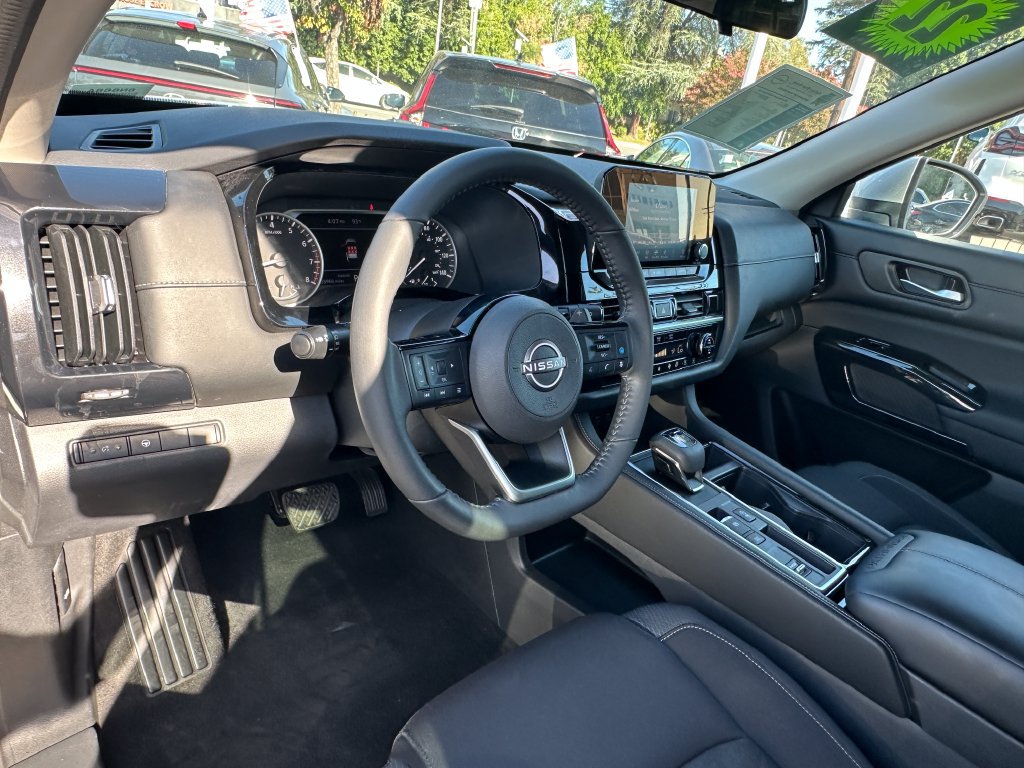 Used 2022 Nissan Pathfinder SV FWD image 23