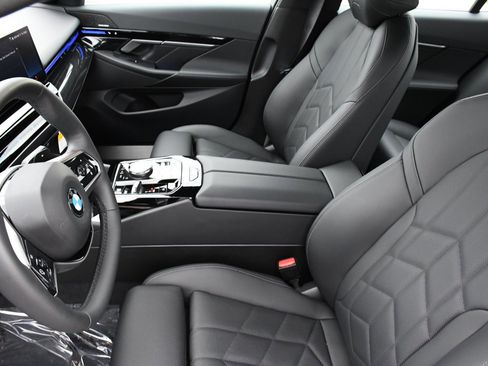 Used 2024 BMW 530i xDrive w/ Convenience Package image 8