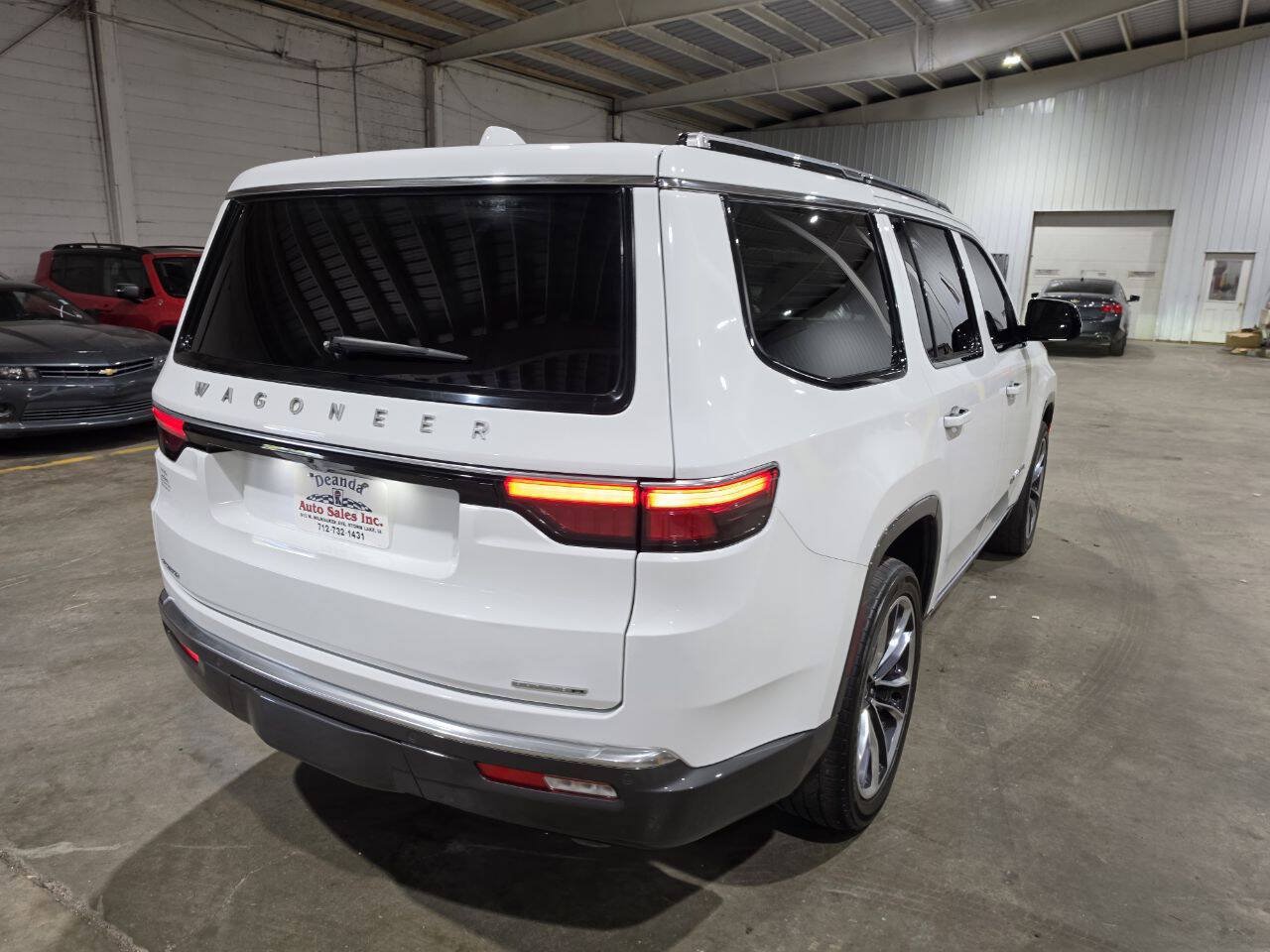 Used 2022 Jeep Wagoneer Series III w/ Premium Group I AWD/4WD image 12