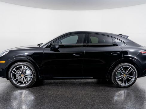 Used 2023 Porsche Cayenne Turbo image 16