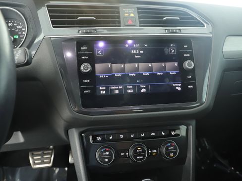 Used 2020 Volkswagen Tiguan SE R-Line image 14
