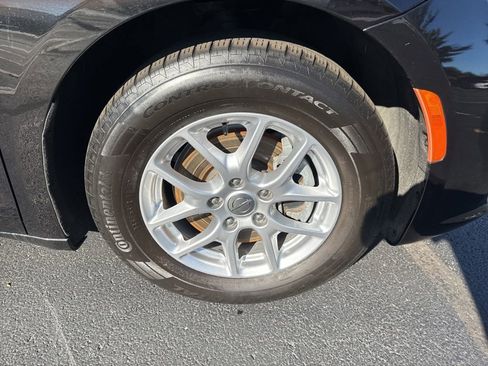 Used 2023 Chrysler Pacifica Touring-L image 24