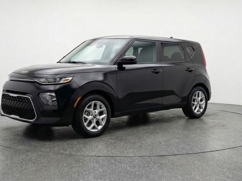 Used 2025 Kia Soul LX w/ LX Technology Package FWD image 3