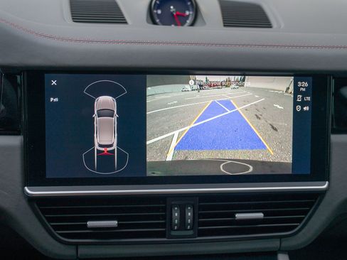 Used 2023 Porsche Cayenne image 18