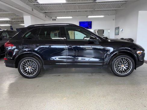 Used 2017 Porsche Cayenne Platinum Edition image 1