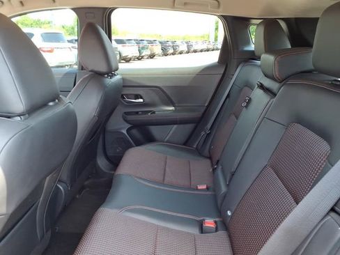Certified 2025 Nissan Kicks SR FWD image 5