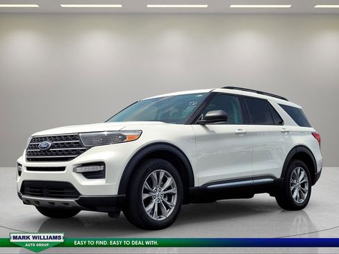 Used 2022 Ford Explorer XLT w/ Equipment Group 202A AWD/4WD image 8