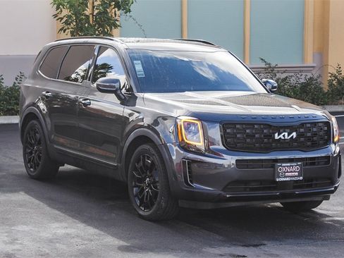 Used 2022 Kia Telluride EX w/ EX Premium Package image 3