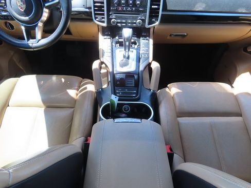 Used 2017 Porsche Cayenne AWD/4WD image 9