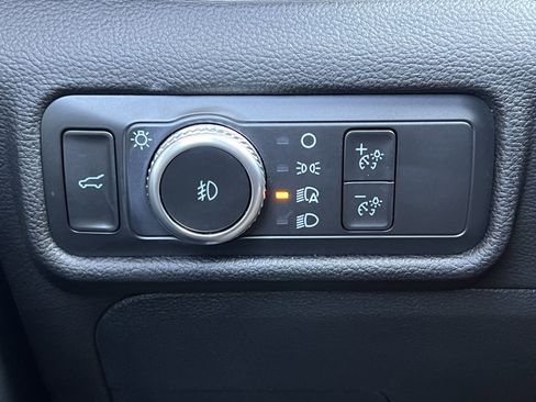 Used 2022 Ford Explorer XLT w/ Equipment Group 202A image 40