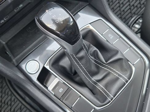 Used 2024 Volkswagen Tiguan SE FWD image 18