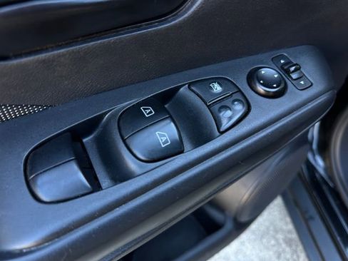 Used 2020 Nissan Kicks S image 14