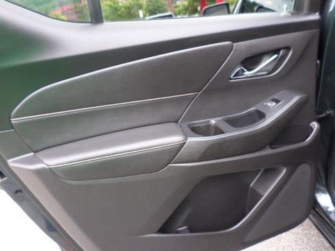 Used 2021 Chevrolet Traverse LT image 40