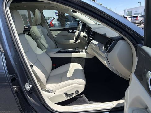 Certified 2024 Volvo XC60 B5 Plus AWD/4WD image 25