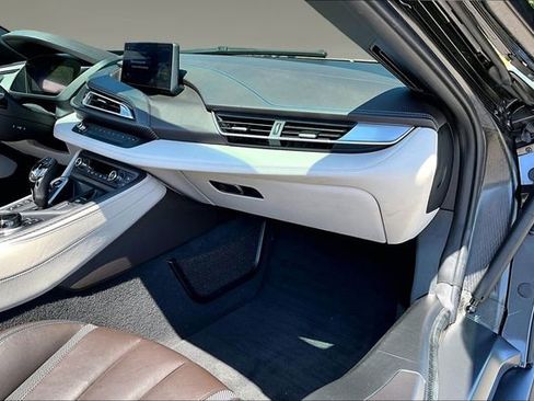 Used 2019 BMW i8 Roadster AWD/4WD image 23