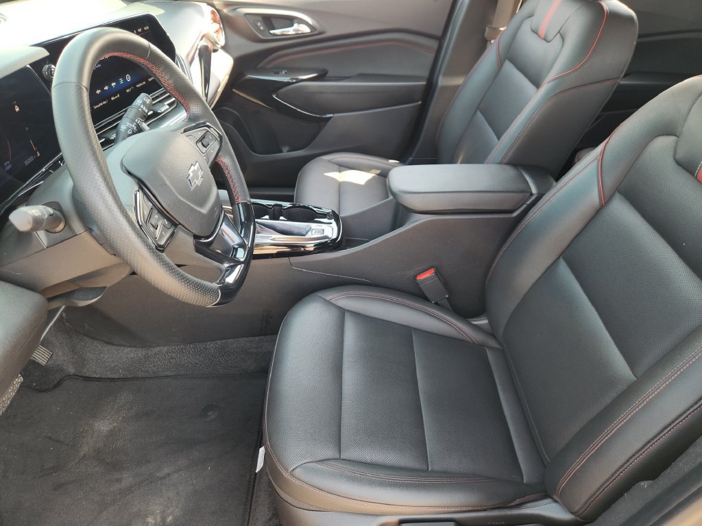 Used 2025 Chevrolet Trax RS w/ Driver Confidence Package FWD image 14
