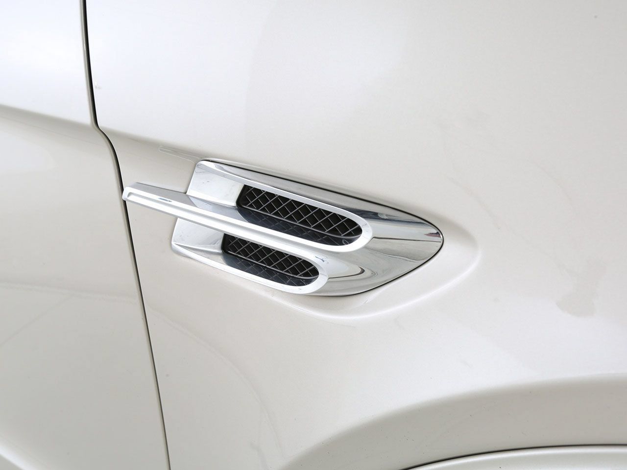 Used 2018 Bentley Bentayga AWD/4WD image 14