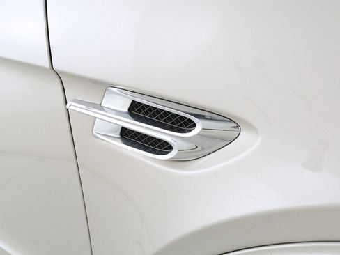 Used 2018 Bentley Bentayga AWD/4WD image 14