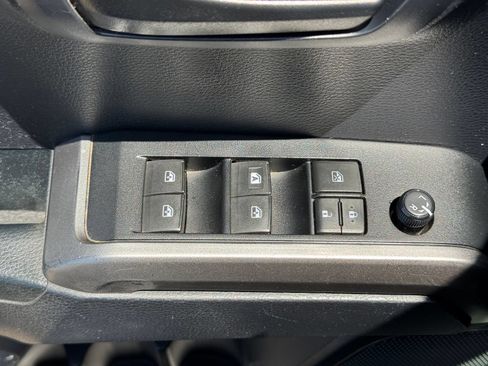 Used 2019 Toyota Tacoma SR5 RWD image 13