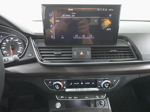 Used 2024 Audi Q5 2.0T Premium w/ Convenience Package image 17