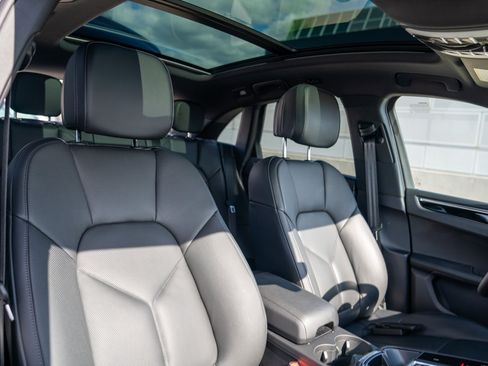 Certified 2026 Porsche Macan AWD/4WD image 26