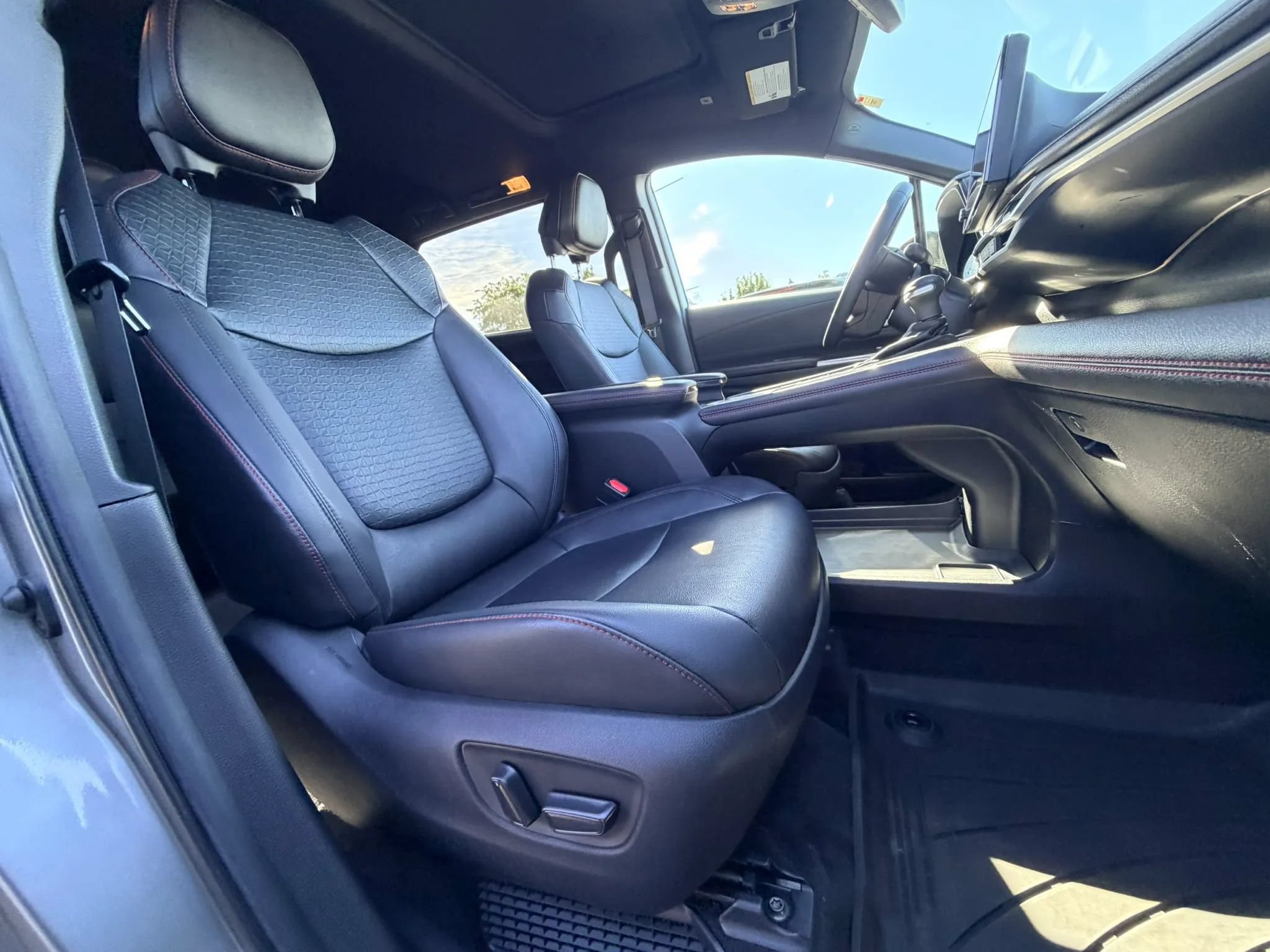 Used 2026 Toyota Sienna XSE AWD/4WD image 24