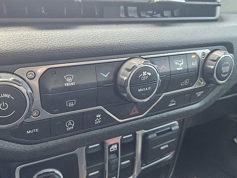 Used 2025 Jeep Gladiator Sport AWD/4WD image 13