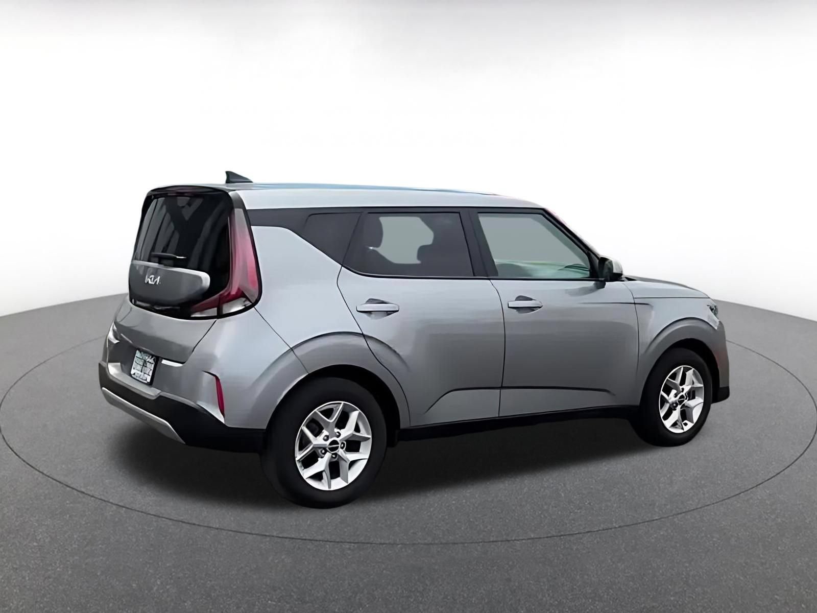 Used 2025 Kia Soul LX w/ LX Technology Package FWD image 13