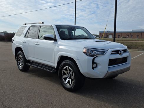 Used 2021 Toyota 4Runner TRD Off-Road image 2