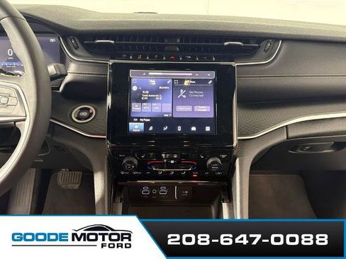 Used 2023 Jeep Grand Cherokee L Laredo AWD/4WD image 15