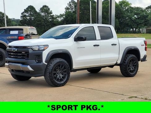 Used 2024 Chevrolet Colorado Trail Boss w/ Technology Package AWD/4WD image 4