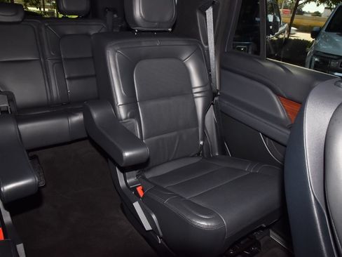 Certified 2024 Lincoln Navigator Premiere AWD/4WD image 22
