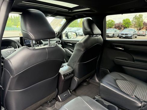 Used 2021 Toyota Highlander XSE AWD/4WD image 33
