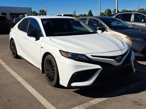 Used 2023 Toyota Camry SE image 4