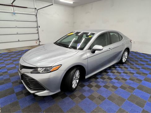 Used 2018 Toyota Camry LE image 8