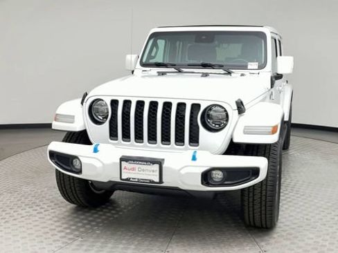 Used 2022 Jeep Wrangler Unlimited Sahara AWD/4WD image 7