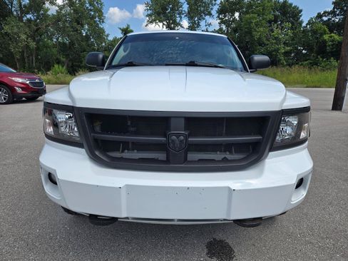 Used 2011 Dodge Dakota Big Horn w/ Trailer Tow Group AWD/4WD image 2
