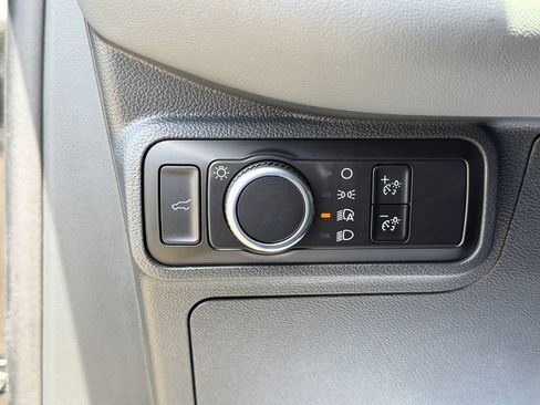 Used 2025 Ford Explorer Active RWD image 31