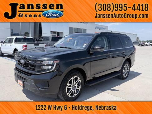 Used 2025 Ford Expedition Active AWD/4WD image 2