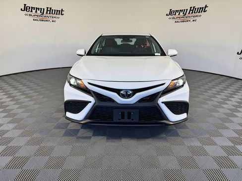 Used 2021 Toyota Camry SE image 6